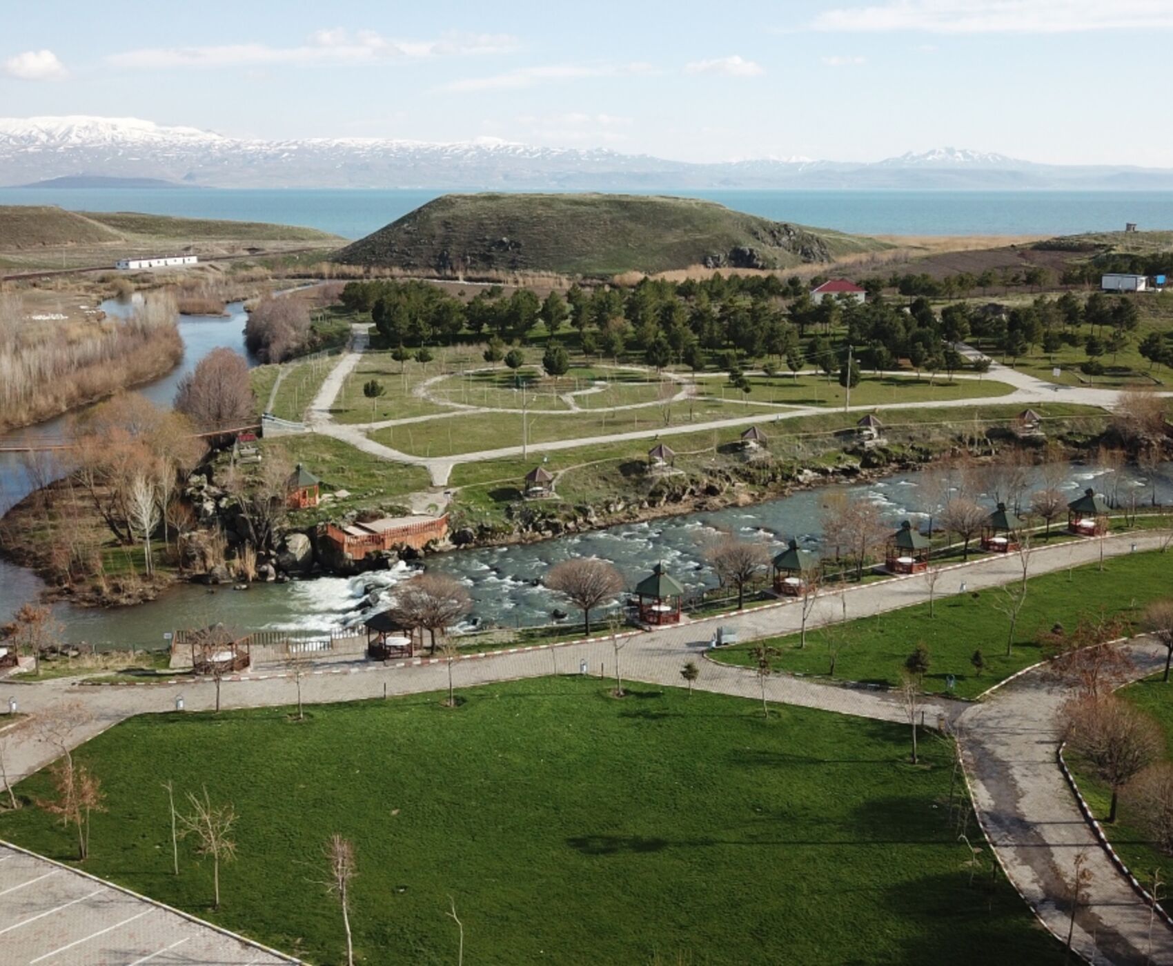 UÇAKLI VAN KARS KARADENİZ BATUM  TURU