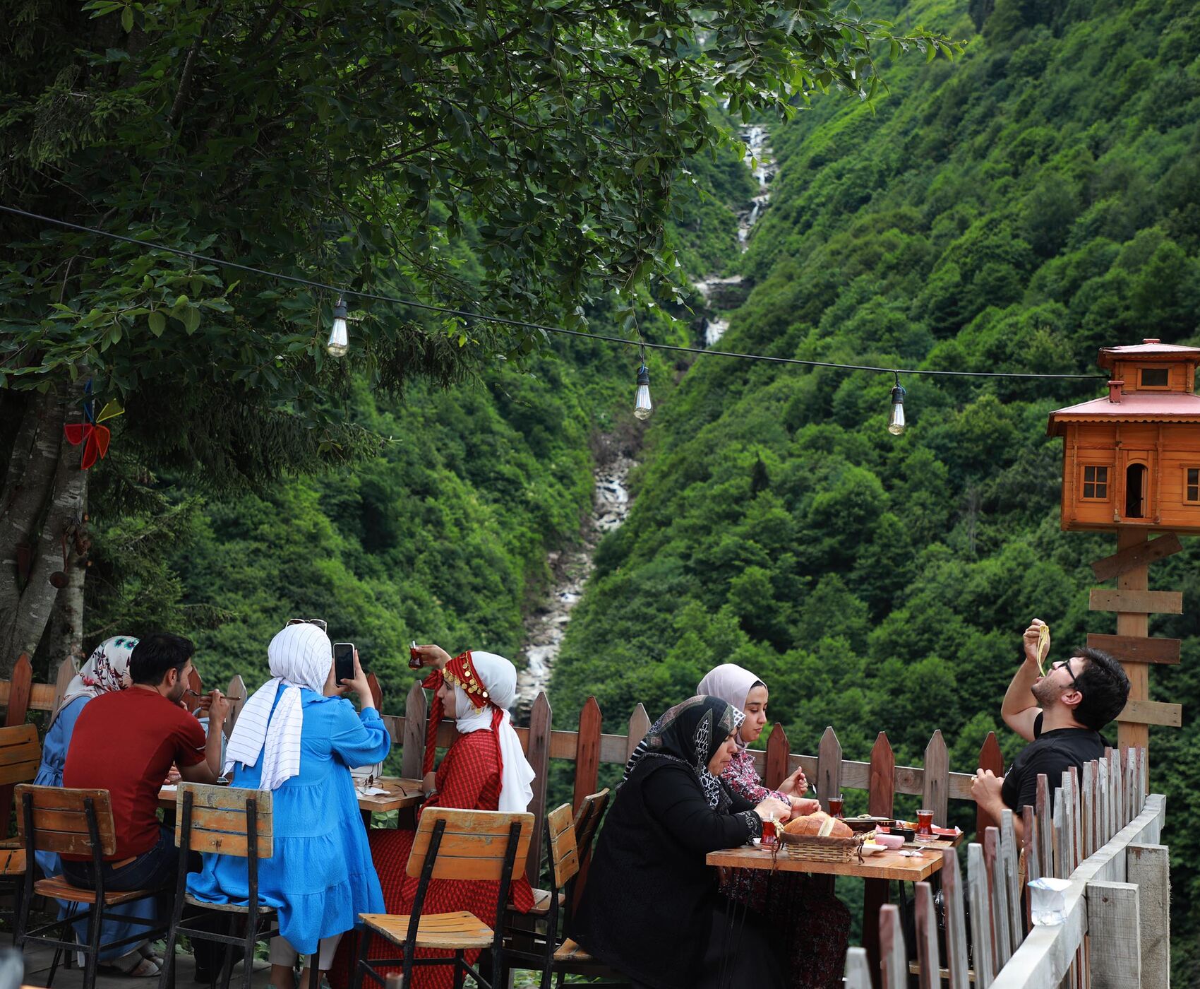 UÇAKLI VAN KARS KARADENİZ BATUM  TURU